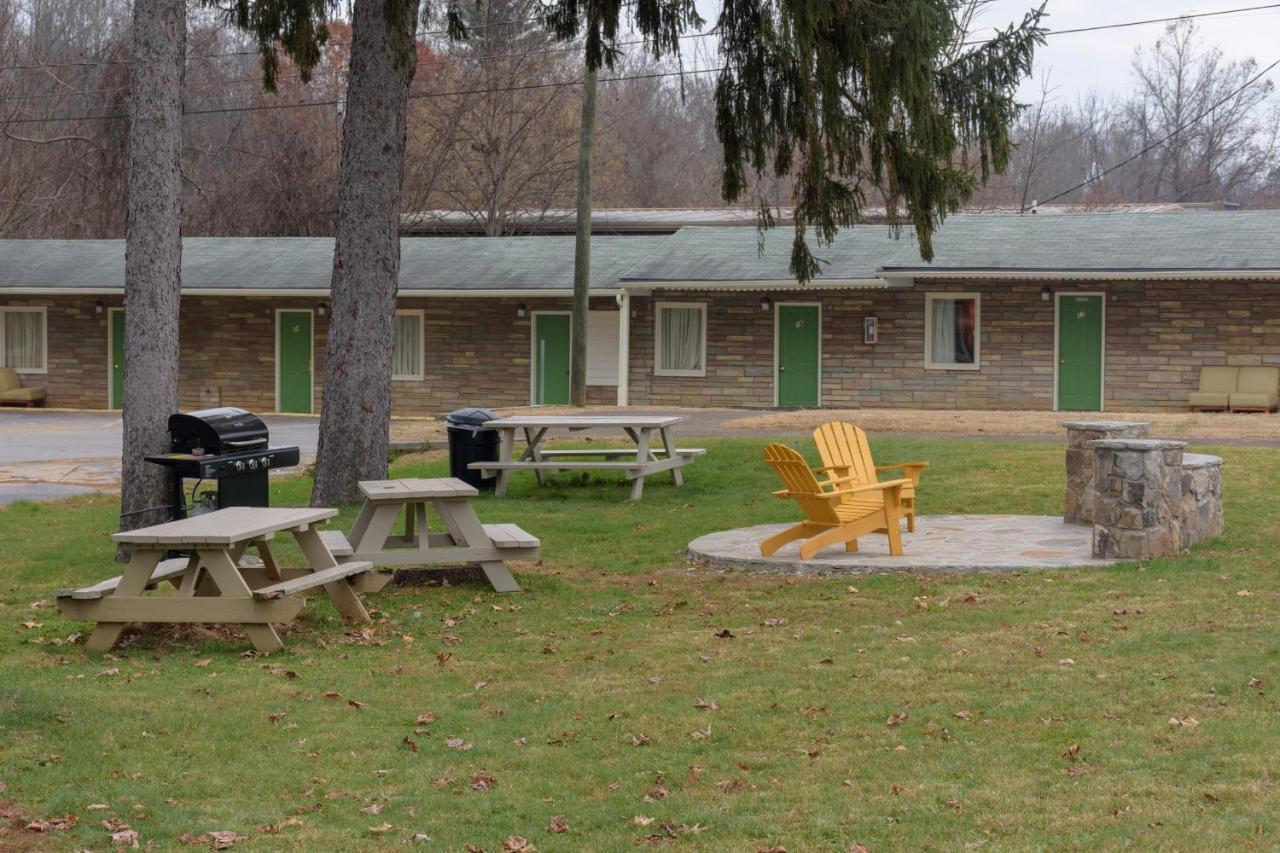 Whispering Pines Motel - Άσβιλ Εξωτερικό φωτογραφία