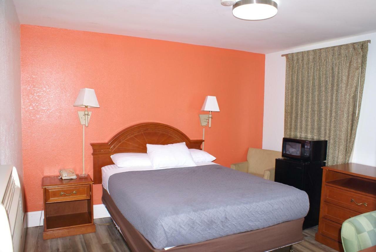 Whispering Pines Motel - Άσβιλ Εξωτερικό φωτογραφία