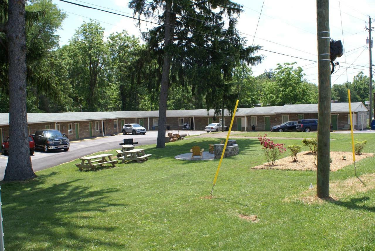 Whispering Pines Motel - Άσβιλ Εξωτερικό φωτογραφία